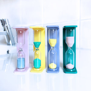 wellsamed Zahnputzuhr mit eckigem Gehäuse, Grün-Rosa